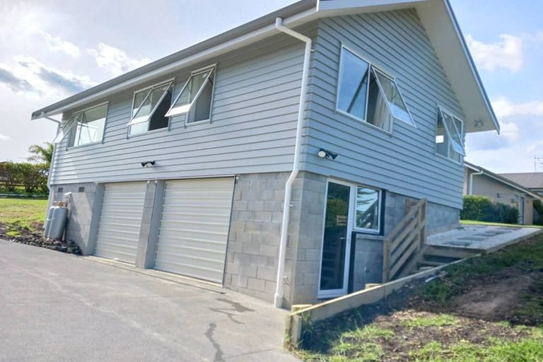 Photo of property in 73d Oraha Road, Kumeu, 0892