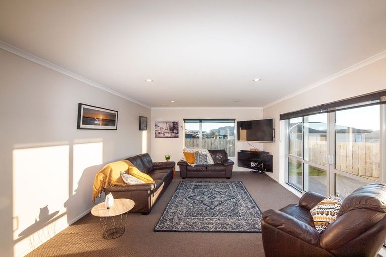 Photo of property in 187 Mark Avenue, Grenada Village, Wellington, 6037