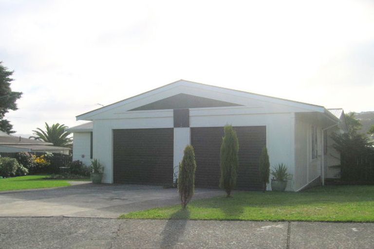 Photo of property in 8 Langwell Place, Papakowhai, Porirua, 5024