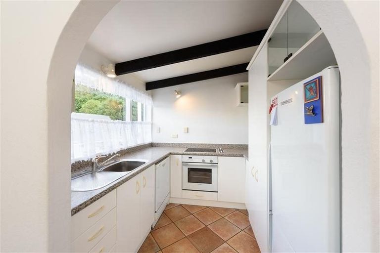 Photo of property in 35a Amapur Drive, Khandallah, Wellington, 6035