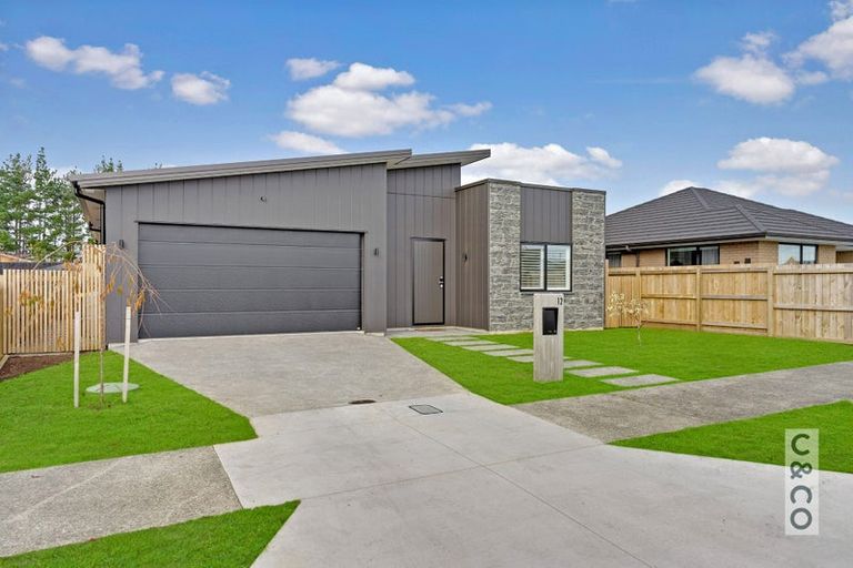 Photo of property in 12 Paihere Street, Huapai, Kumeu, 0810
