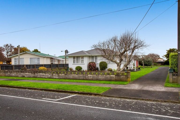 Photo of property in 49 Turuturu Road, Hawera, 4610