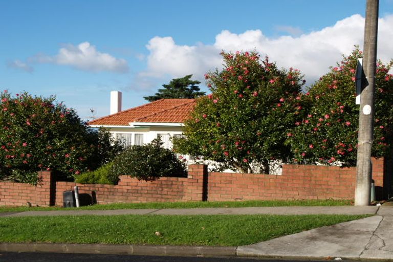 Photo of property in 8a Minerva Terrace, Cockle Bay, Auckland, 2014