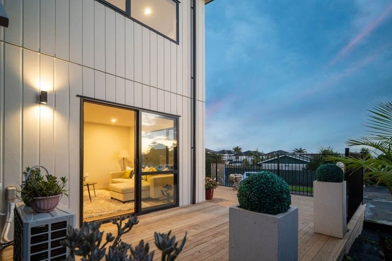 Photo of property in 3a Pine Terrace, Howick, Auckland, 2014