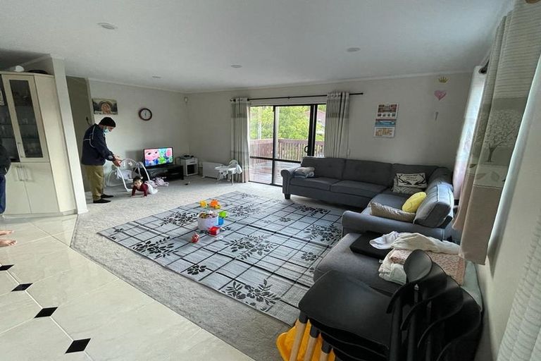 Photo of property in 25 Lochend Place, Highland Park, Auckland, 2010