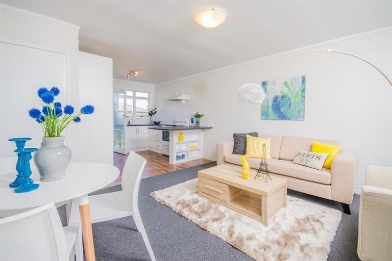 Photo of property in 2/24a Vine Street, Mangere East, Auckland, 2024