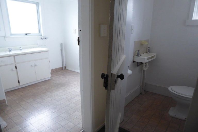 Photo of property in 33 Mcgiffert Street, Palmerston North, 4410