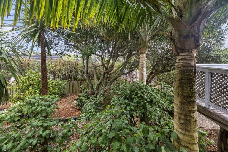 Photo of property in 31 Robbies Road, Shelly Park, Auckland, 2014