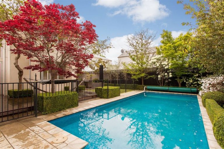 Photo of property in 22 Thornycroft Street, Fendalton, Christchurch, 8052