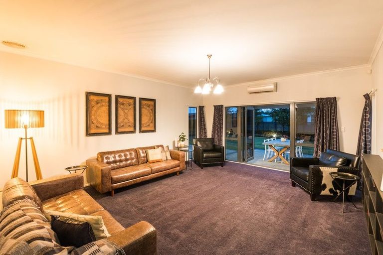 Photo of property in 37 Chestnut Close, Kelvin Grove, Palmerston North, 4414