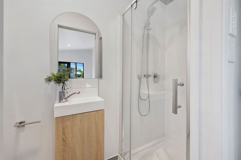 Photo of property in 13 Cedar Heights Avenue, Massey, Auckland, 0614