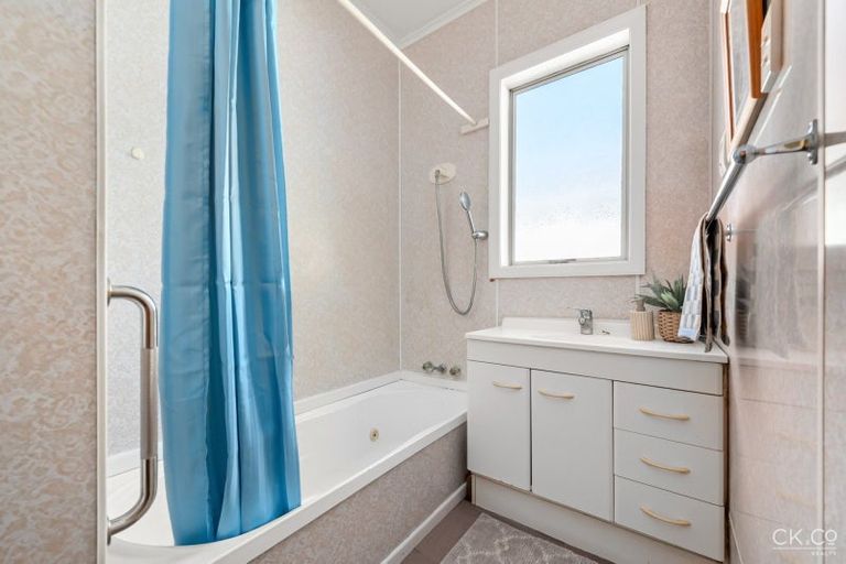 Photo of property in 17 Hart Avenue, Boulcott, Lower Hutt, 5011