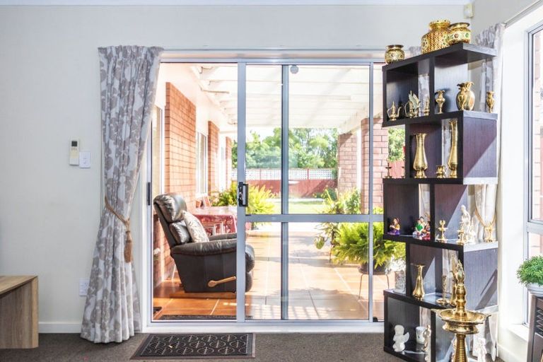 Photo of property in 6 Royal Oak Drive, Kelvin Grove, Palmerston North, 4414