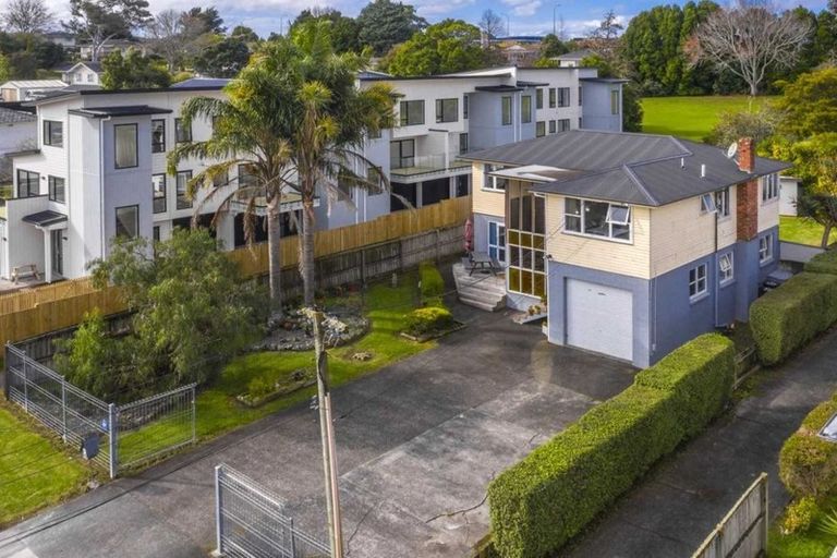 Photo of property in 11 Preston Avenue, Henderson, Auckland, 0610