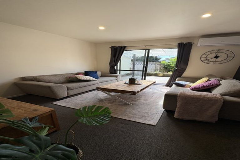 Photo of property in 8/3 Orwell Road, Greenhithe, Auckland, 0632