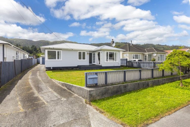 Photo of property in 10 Roberts Street, Wainuiomata, Lower Hutt, 5014