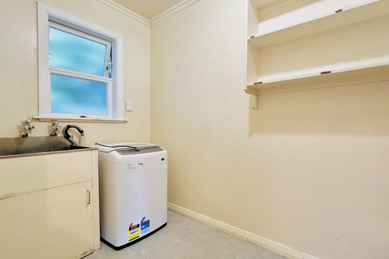 Photo of property in 50 Randwick Road, Northland, Wellington, 6012