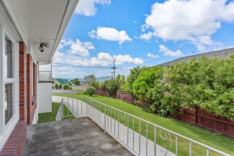 Photo of property in 2/174 East Coast Road, Forrest Hill, Auckland, 0620
