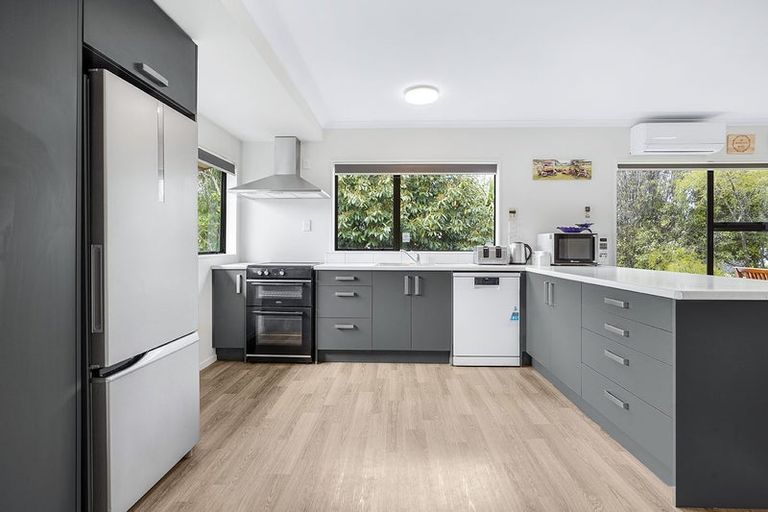 Photo of property in 42 Garland Drive, St Andrews, Hamilton, 3200