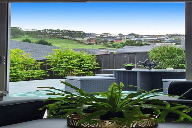 Photo of property in 3 Tararua Street, Massey, Auckland, 0614