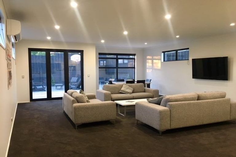 Photo of property in 54 Bowhill Road, New Brighton, Christchurch, 8083