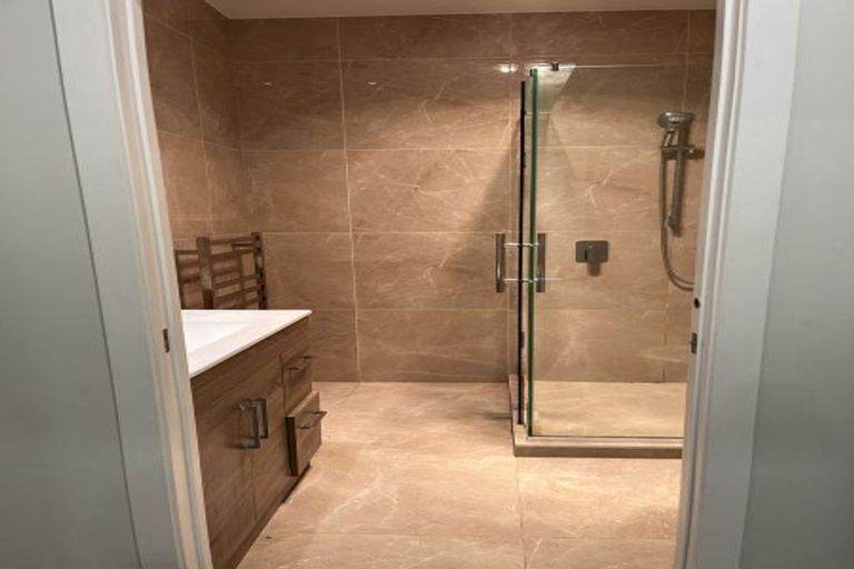 Photo of property in 35 Red Hills Road, Massey, Auckland, 0614