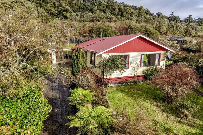 Photo of property in 9 Main Road, Harihari, 7884
