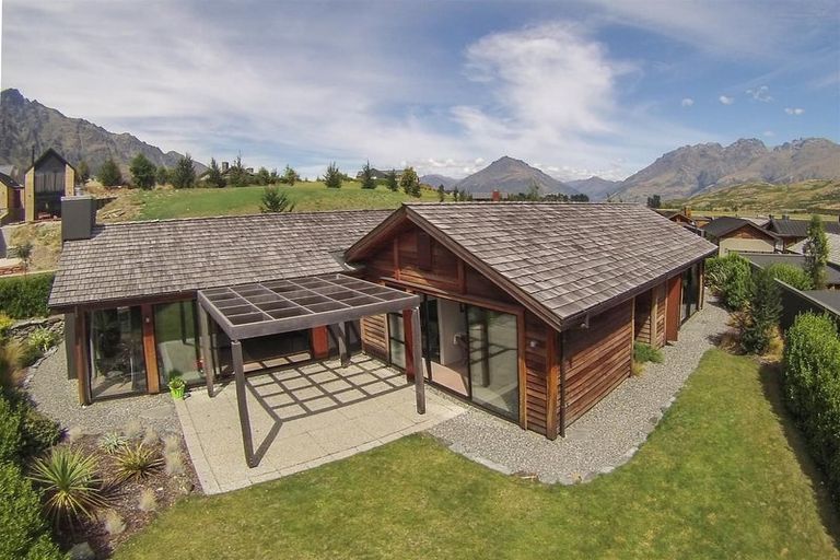 Photo of property in 18 Rannoch Drive, Jacks Point, Queenstown, 9371