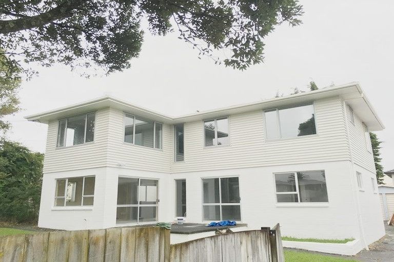 Photo of property in 16 Geordie Street, Henderson, Auckland, 0612