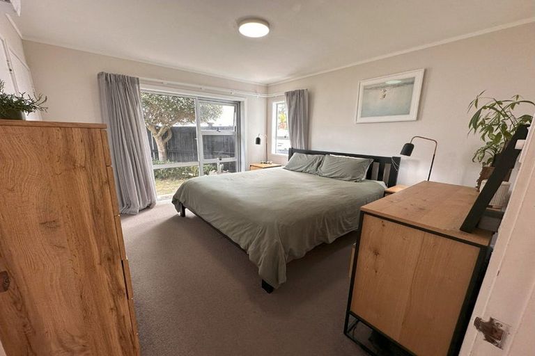 Photo of property in 1/10 Salem Place, Torbay, Auckland, 0630