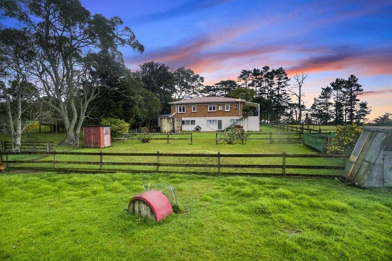 Photo of property in 141 Tawa Road, Kumeu, 0891