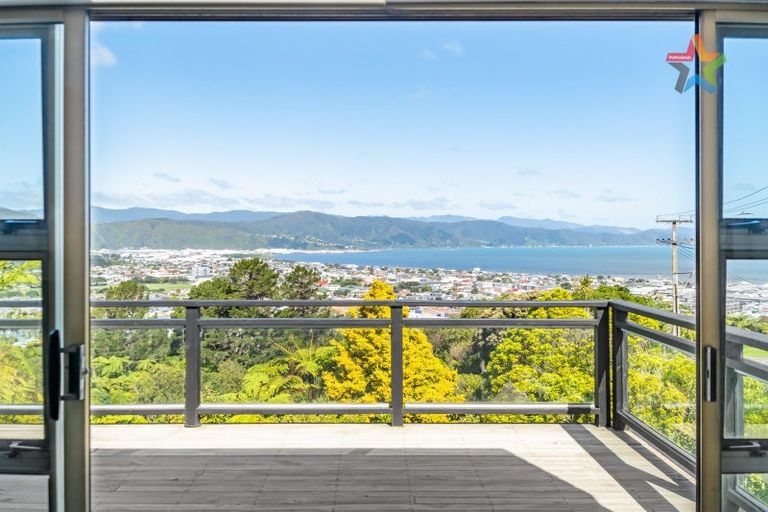 Photo of property in 2 Stanhope Grove, Korokoro, Lower Hutt, 5012