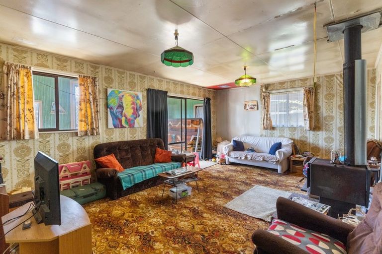 Photo of property in 7 Ngatira Road, Muriwai, Waimauku, 0881