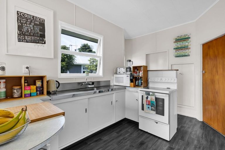 Photo of property in 261 Huatoki Street, Upper Vogeltown, New Plymouth, 4310