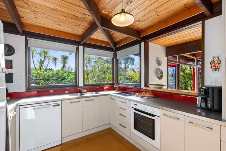 Photo of property in 18 Miraka Place, Birkenhead, Auckland, 0626