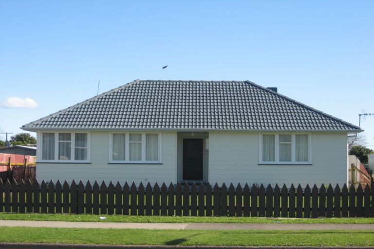 Photo of property in 18 Hinemoa Street, Levin, 5510