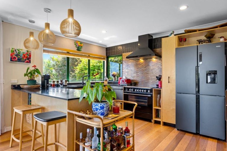 Photo of property in 6 Berridge Road, Muriwai, Waimauku, 0881