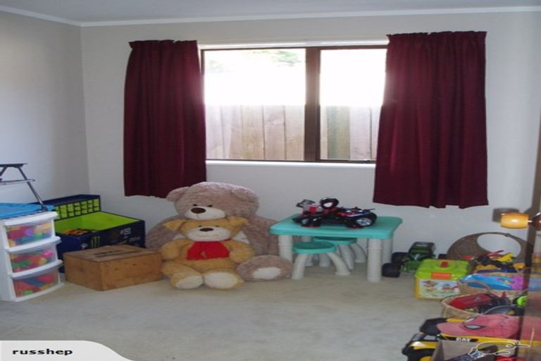 Photo of property in 2/25 Horoeka Street, Stokes Valley, Lower Hutt, 5019