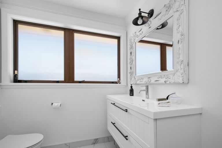 Photo of property in 2 Hart Place, Bridge Hill, Alexandra, 9320