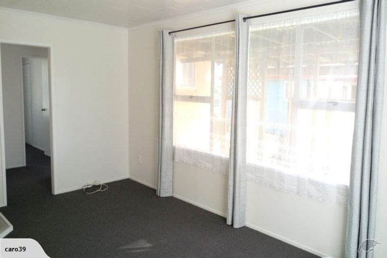 Photo of property in 325 Roscommon Road, Clendon Park, Auckland, 2103