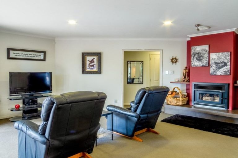 Photo of property in 2 Ohuirehe Road, Coastlands, Whakatane, 3120