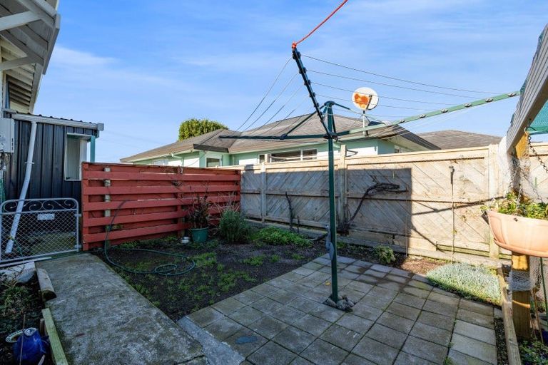 Photo of property in 17 Milmoe Street, Hawera, 4610