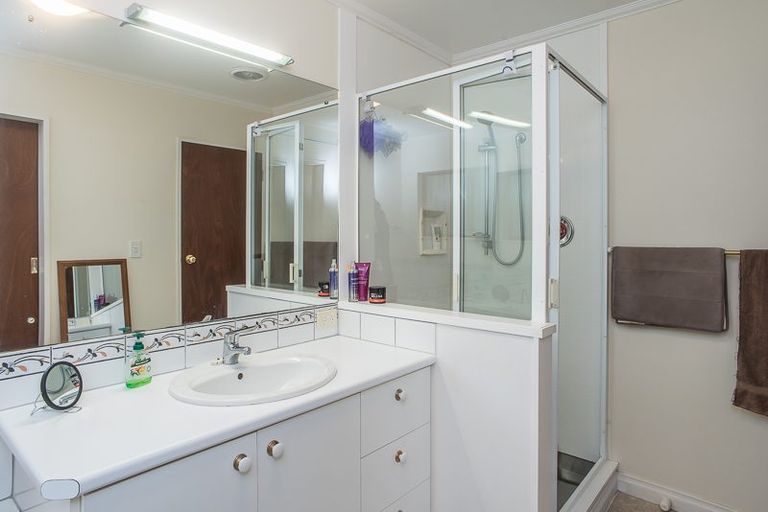 Photo of property in 21 Huia Street, Waikanae, 5036