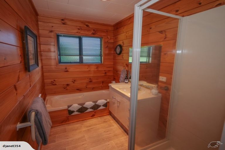 Photo of property in 33 Cable Bay Block Road, Cable Bay, 0420