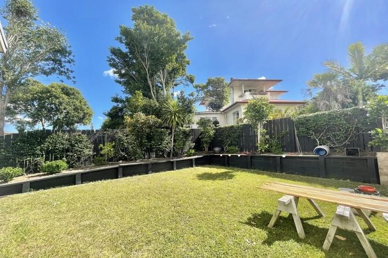 Photo of property in 47 Spinnaker Drive, Te Atatu Peninsula, Auckland, 0610
