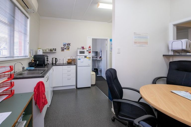 Photo of property in 379 Broadway, Stratford, 4332