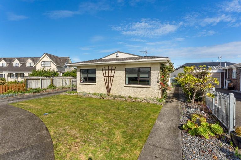 Photo of property in 16 Warwick Place, Springvale, Whanganui, 4501