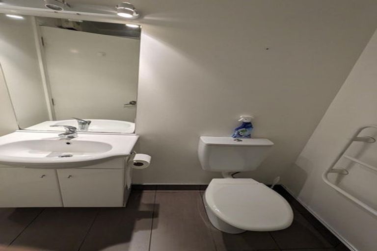 Photo of property in 221a The Terrace, Wellington Central, Wellington, 6011