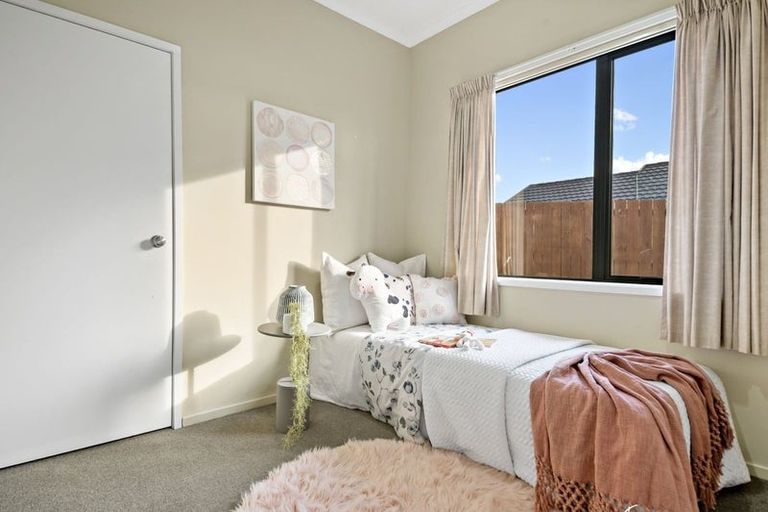 Photo of property in 11 Sunvista Avenue, Oteha, Auckland, 0632