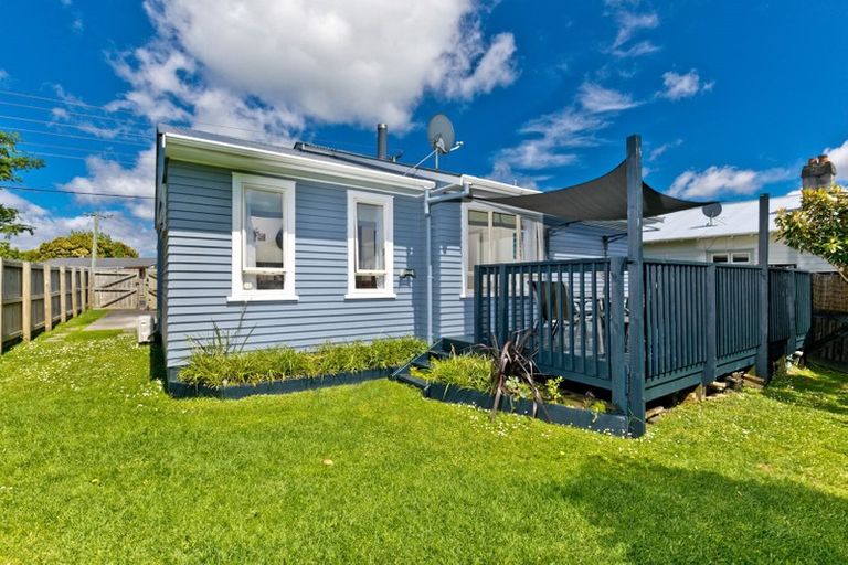 Photo of property in 16 Woodglen Road, Glen Eden, Auckland, 0602
